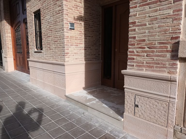 Fachada Zócalo de Piedra Revestimiento Moraira · piedra artificial Mengual